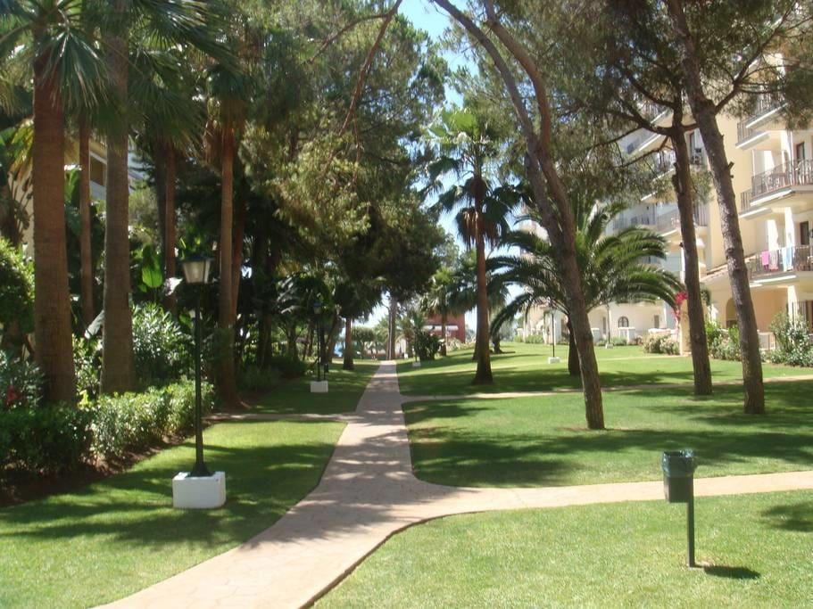 The Terrace Of Puerto Banus Beach Marbella Bagian luar foto