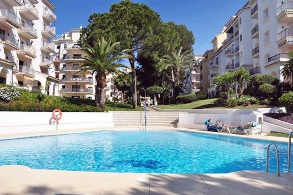 The Terrace Of Puerto Banus Beach Marbella Bagian luar foto